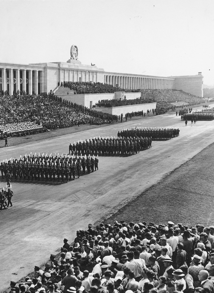 Reichsparteitag der NSDAP vom 6. bis 13. September 1937 in Nürnberg, Parade des Reichsarbeitsdienstes auf dem Zeppelinfeld 
