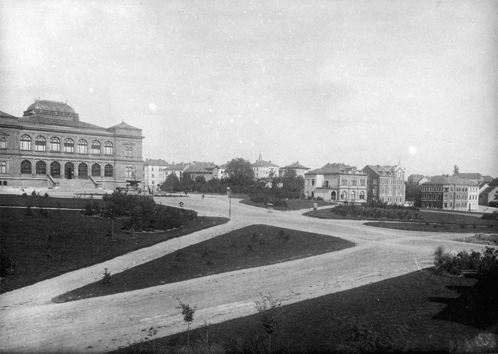 Platz vor dem Großherzoglichen Museum, um 1895