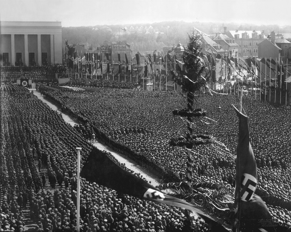 Grundsteinlegung zu den Bauten am Platz Adolf Hitlers durch Rudolf Heß, 1. Mai 1937
