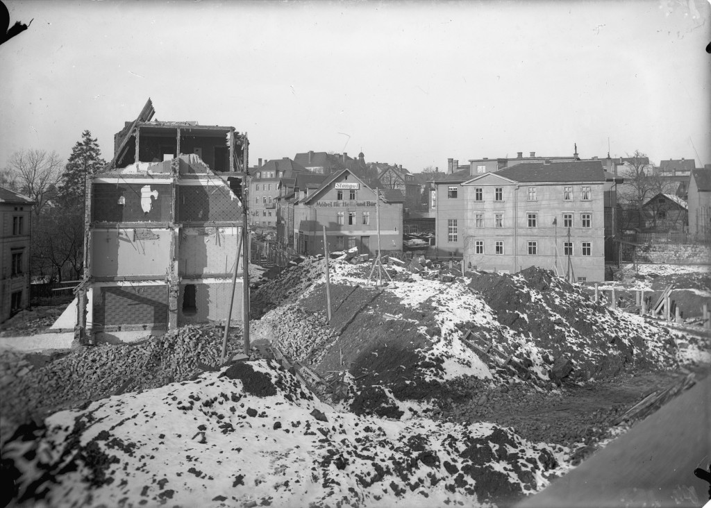 Abriss der Gebäude an der Asbachstraße westlich des Viadukts, nach vorheriger »Luftschutzübung«, 1937