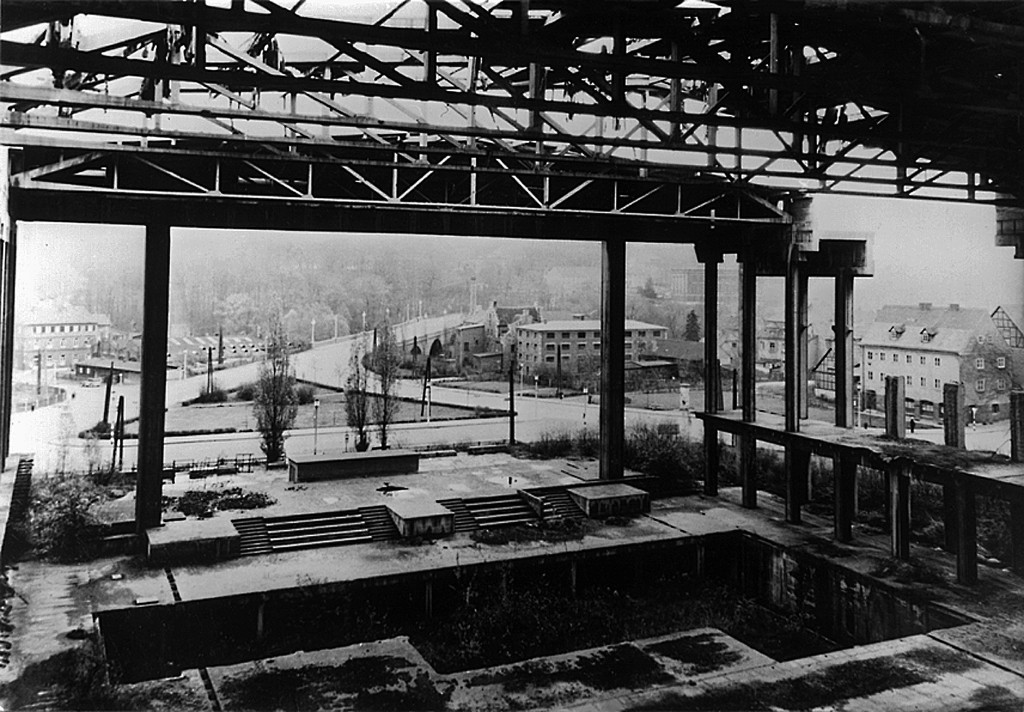 »Halle der Volksgemeinschaft«, Ostseite mit Zerstörungen, nach 1948