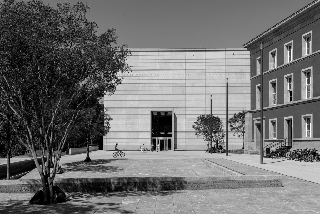 Ansicht des Bauhaus-Museums, Haupteingang, Juli 2019
